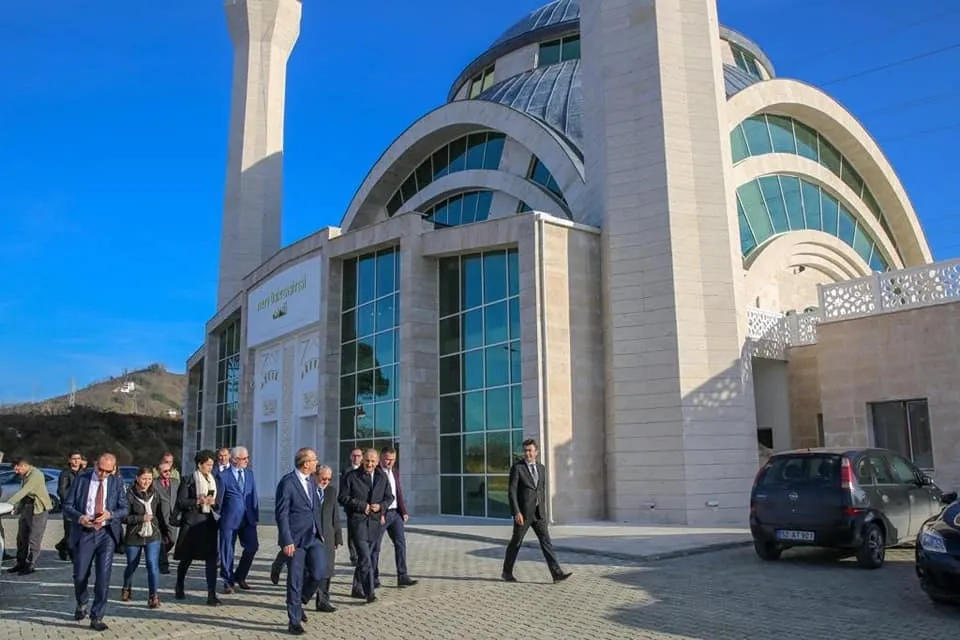 Ordu Üniversitesi Camii Cam Uygulaması