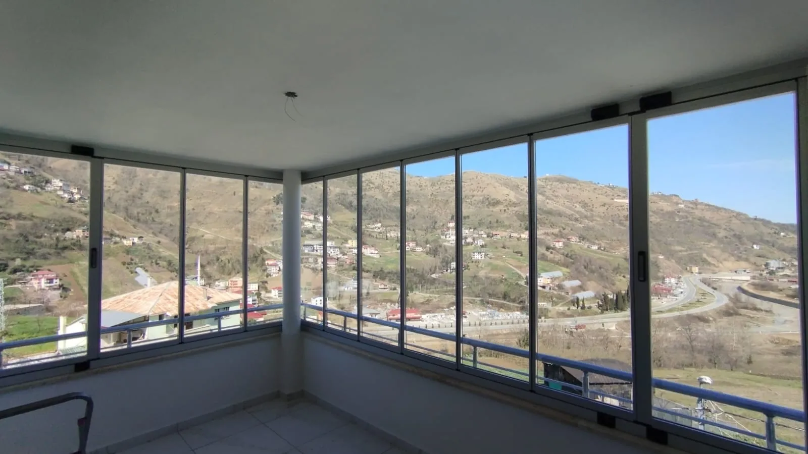 Akçaabat Cam Balkon Sistemleri